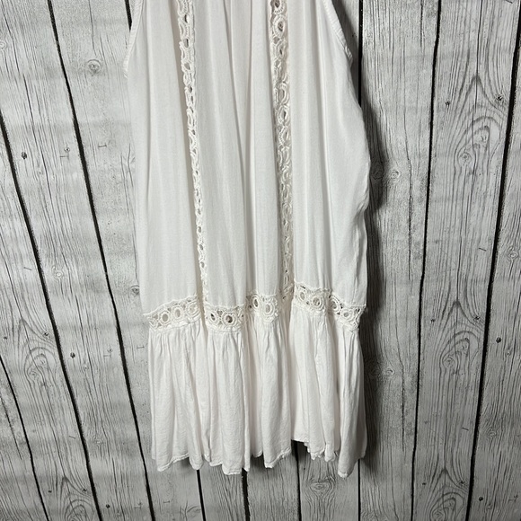 Raviya white lace cut out trim tunic tank size large - Picture 3 of 9